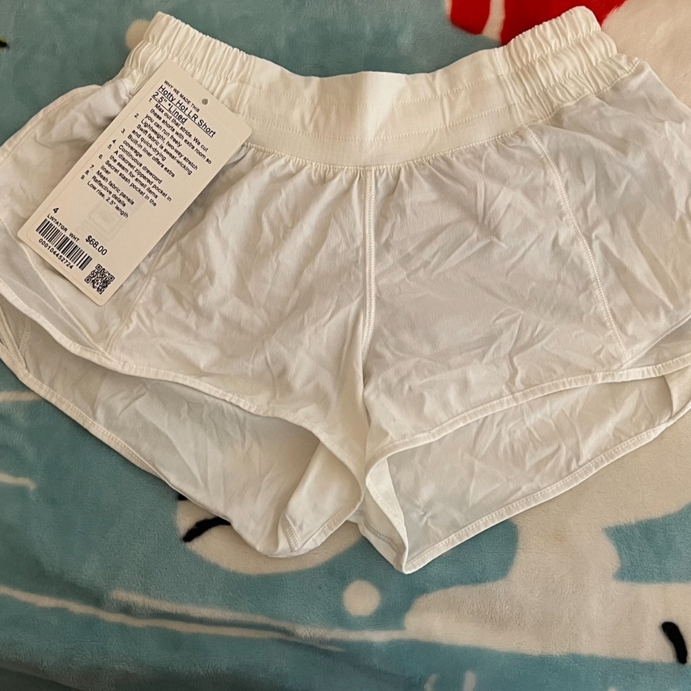 Lululemon Hotty Hots in White. Size 4 w 2.5”